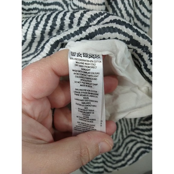 $ French Connection Black White Zebra Lined Ruffled Trim Keyhole Tank. Size 2 - Picture 6 of 7